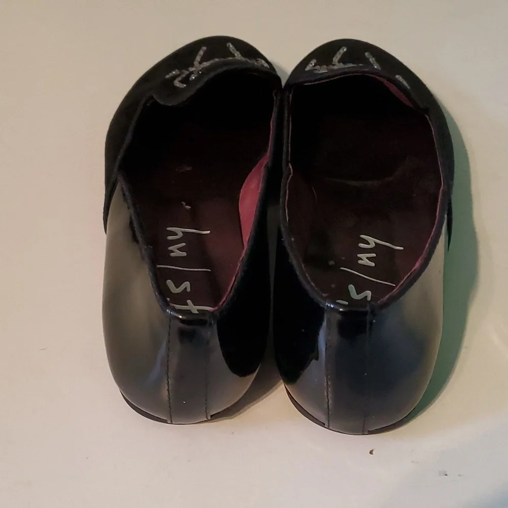 New Fsny women's 6.5 black flats with rhinestone spider design